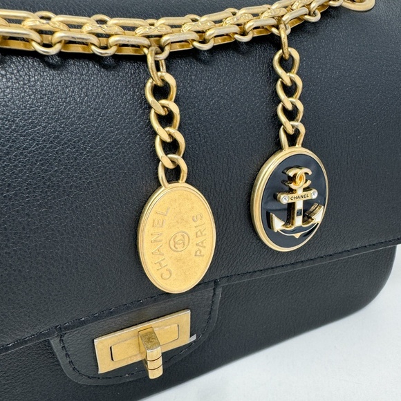 Chanel 2.55 Reissue Classic 225 Double Flap Bag - Picture 6 of 13